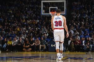 库里说打到40岁?勇士助教:他会一直打球 直到不再享受比赛 库里说打到40岁?勇士助教:他会一直打球 直到不再享受比赛