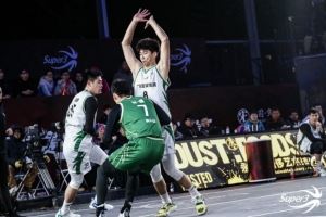 2025赛季超三联赛最受欢迎球员周嘉豪:目标是进三篮国家队 2025赛季超三联赛最受欢迎球员周嘉豪:目标是进三篮国家队