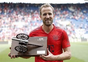 拜仁国家德比赛后评分:凯恩、基米希、奥利塞、于帕表现出色 拜仁国家德比赛后评分:凯恩、基米希、奥利塞、于帕表现出色