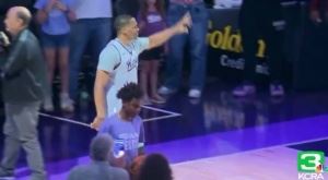 又是新的开始!国王球迷日活动威少现身 跟球迷互动很开心啊 又是新的开始!国王球迷日活动威少现身 跟球迷互动很开心啊