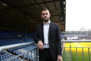 威尔希尔执教卢顿首秀输球,被嘲讽“你明天就要被炒鱿鱼” 威尔希尔执教卢顿首秀输球,被嘲讽“你明天就要被炒鱿鱼”