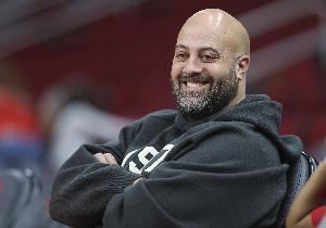 最佳总经理?火记感慨:斯通真是太擅长续约谈判了 最佳总经理?火记感慨:斯通真是太擅长续约谈判了