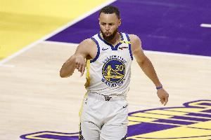 超远压哨不算入统计!勇士助教:库里会少78次打铁 命中率涨涨涨 超远压哨不算入统计!勇士助教:库里会少78次打铁 命中率涨涨涨