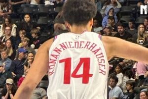 你才是字母哥吧?快船新秀尼德豪泽球衣背面姓氏多达18个字母! 你才是字母哥吧?快船新秀尼德豪泽球衣背面姓氏多达18个字母!