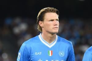 迪马:麦克托米奈有望在欧冠首发 霍伊伦缺席球队训练出战成疑 迪马:麦克托米奈有望在欧冠首发 霍伊伦缺席球队训练出战成疑