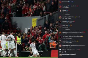 红魔心❤️马奎尔赛后晒滑跪庆祝照,配文:我爱这家俱乐部 红魔心❤️马奎尔赛后晒滑跪庆祝照,配文:我爱这家俱乐部