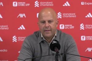 斯洛特:麦卡倒地不是丢球借口,但我们不是假摔球队希望能吹哨 斯洛特:麦卡倒地不是丢球借口,但我们不是假摔球队希望能吹哨