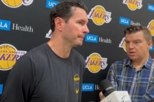 雷迪克:我们防守要达到上赛季凝聚力水平 会向球员灌输防守习惯 雷迪克:我们防守要达到上赛季凝聚力水平 会向球员灌输防守习惯