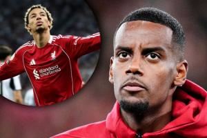 鲁尼:伊萨克不配排在埃基蒂克之前首发,表现而言他还没有准备好 鲁尼:伊萨克不配排在埃基蒂克之前首发,表现而言他还没有准备好