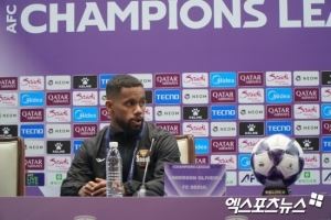 首尔外援安德森赛前:努力踢出教练想要的足球,帮助球队获得胜利 首尔外援安德森赛前:努力踢出教练想要的足球,帮助球队获得胜利