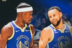 鬓微霜又何妨?勇士官方晒赢球海报:库里、巴特勒登上封面 鬓微霜又何妨?勇士官方晒赢球海报:库里、巴特勒登上封面