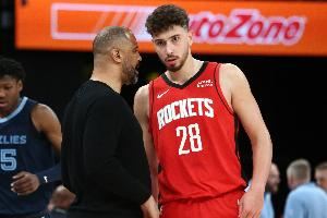 难求一胜!申京揭幕战0胜5负 单场39分11板7助&25分18板5助4断 难求一胜!申京揭幕战0胜5负 单场39分11板7助&25分18板5助4断