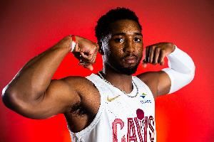 骑士第三节单节轰出37-22追平尼克斯 米切尔单节轰下21分 骑士第三节单节轰出37-22追平尼克斯 米切尔单节轰下21分