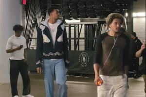 小吧在达拉斯带来现场报道🤓近距离看2米24的文班是什么体验? 小吧在达拉斯带来现场报道🤓近距离看2米24的文班是什么体验?