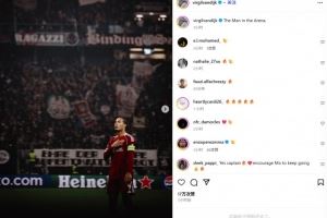 终结4连败!利物浦队长范戴克社媒晒向球迷谢场照:球场中的男人 终结4连败!利物浦队长范戴克社媒晒向球迷谢场照:球场中的男人