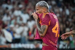 韦斯利:罗马必须在比赛取得好的开局,我踢左路或右路由主帅决定 韦斯利:罗马必须在比赛取得好的开局,我踢左路或右路由主帅决定