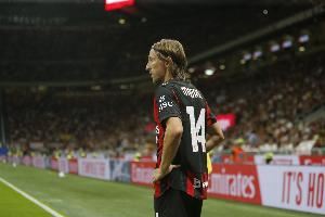 莫德里奇:本来上半场就该锁定胜局,我们很生气,因为丢了两分 莫德里奇:本来上半场就该锁定胜局,我们很生气,因为丢了两分