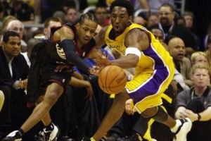 艾弗森:科比的防守曾给我麻烦 但我打得糟糕的比赛90%都怪自己 艾弗森:科比的防守曾给我麻烦 但我打得糟糕的比赛90%都怪自己