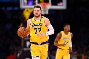 八村:首节被换下场时才发现东契奇已经得到17分了 我当时惊呆了 八村:首节被换下场时才发现东契奇已经得到17分了 我当时惊呆了