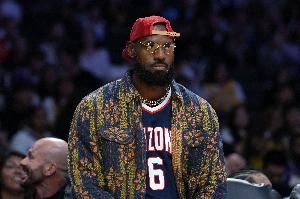 詹姆斯:本赛季会充满悬念 开拓者和爵士也值得关注 詹姆斯:本赛季会充满悬念 开拓者和爵士也值得关注