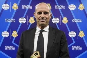 九月联赛三连胜!阿莱格里领取意甲九月最佳教练奖杯 九月联赛三连胜!阿莱格里领取意甲九月最佳教练奖杯