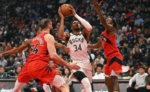 字母哥:雄鹿并非夺冠热门 但我们会成为对手的致命威胁 字母哥:雄鹿并非夺冠热门 但我们会成为对手的致命威胁