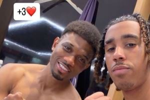 力克布莱顿!约罗社媒晒赛后更衣室与阿玛德赤裸上身自拍:+3分 力克布莱顿!约罗社媒晒赛后更衣室与阿玛德赤裸上身自拍:+3分