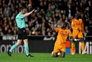 国家德比主裁索托执法两队战绩:皇马14胜6平2负,巴萨6胜5平3负 国家德比主裁索托执法两队战绩:皇马14胜6平2负,巴萨6胜5平3负