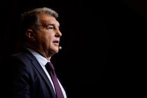 世体:拉波尔塔周一中午现身巴萨基地,待了20分钟后离开 世体:拉波尔塔周一中午现身巴萨基地,待了20分钟后离开