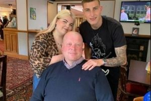 记者:曼联中卫本内特的父亲自杀,俱乐部为球员提供关怀+丧假 记者:曼联中卫本内特的父亲自杀,俱乐部为球员提供关怀+丧假