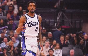 替补火力点!蒙克三节9中5拿下15分1板2助2断2帽 替补火力点!蒙克三节9中5拿下15分1板2助2断2帽