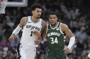 东西部周最佳?记者:文班和字母哥目前的表现远超其他人 东西部周最佳?记者:文班和字母哥目前的表现远超其他人