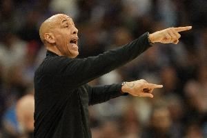 国王主帅:两队罚球次数46对18 离谱 太离谱了 国王主帅:两队罚球次数46对18 离谱 太离谱了