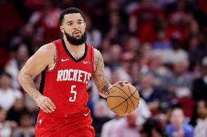 范乔丹:我不会停止发声 在比赛间隙和训练中有很多事我可以帮忙 范乔丹:我不会停止发声 在比赛间隙和训练中有很多事我可以帮忙