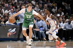 巴爷:火日侠狼都在试着不用纯控卫 但他们的战绩都不太好 巴爷:火日侠狼都在试着不用纯控卫 但他们的战绩都不太好