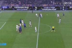 裁判专家:裁判少给国米一个点球,紫百合后卫有明显拉拽 裁判专家:裁判少给国米一个点球,紫百合后卫有明显拉拽