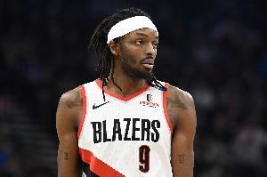 拓记:格兰特本季进步显著 希望能帮球队进季后赛甚至冲击总冠军 拓记:格兰特本季进步显著 希望能帮球队进季后赛甚至冲击总冠军