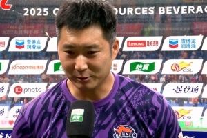 韩镕泽赛后:赢球靠全队奋不顾身地去拼,感谢球迷一年来的支持 韩镕泽赛后:赢球靠全队奋不顾身地去拼,感谢球迷一年来的支持