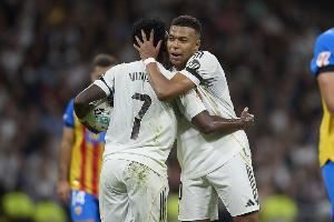 马卡:维尼修斯抢点球让姆巴佩错失戴帽的机会,后者选择沉默 马卡:维尼修斯抢点球让姆巴佩错失戴帽的机会,后者选择沉默