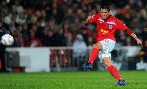 左脚技术出色！邵佳一球员时代曾被誉为“亚洲金左脚”