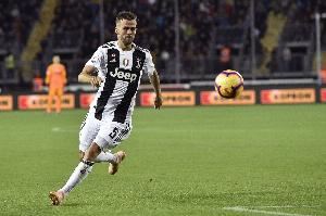 目前自由身！都体：35岁皮亚尼奇造访尤文训练基地，他想重返赛场