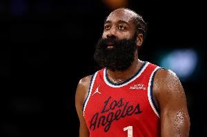 船记：哈登最后本该获得三罚机会 他有可能通过罚球赢得比赛